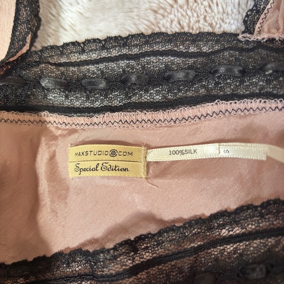 Elegant Silk Pink Top with Black Accents - Picture 5 of 6